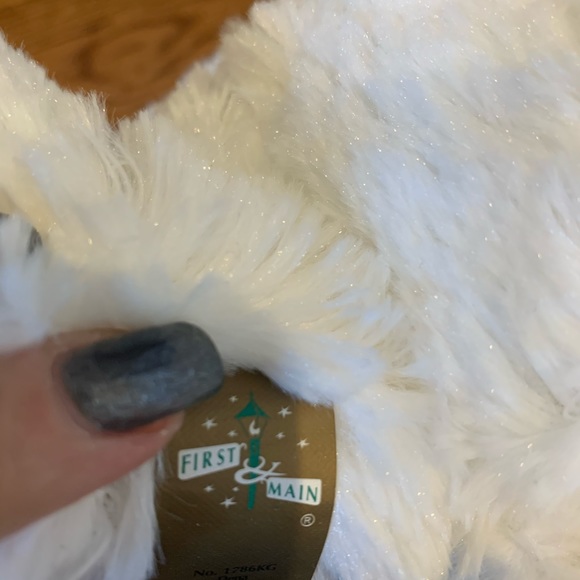 First & Main Plush Stuffed White Dena Bears - Picture 3 of 4